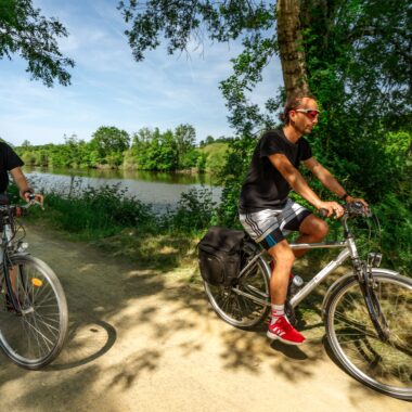 Anjou Sport Nature activité vélo balade à vélo location de vélo bord de la mayenne chemin du halage voie verte entre Angers et Laval Vélofrancette randonnée vélo halage de la mayenne