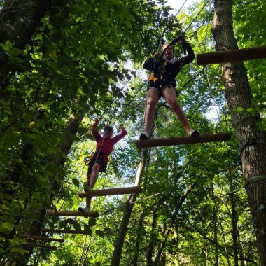Activité dans les arbres en pleine nature pour les adolescents de 11 à 16 ans en maine-et-loire