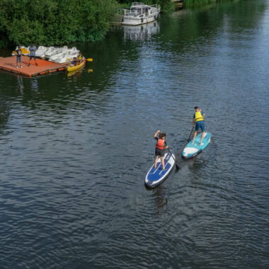 Amusez-vous sur la Mayenne grâce à notre activité paddle situé à Anjou Sport Nature à la Jaille-Yvon