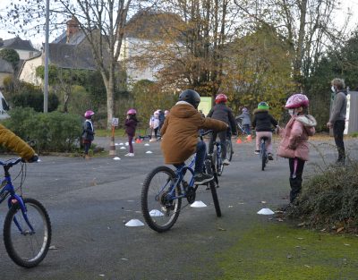 anjou sport nature savoir rouler a vélo piste à l'éducation routière dans la cour de votre école