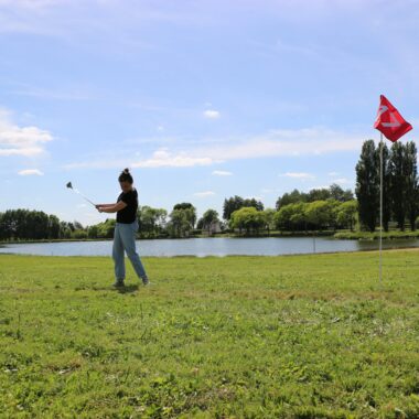variante du golf dans la base de loisirs à la Jaille-Yvon proche d'Angers et de Laval à tester en famille ou entre amis