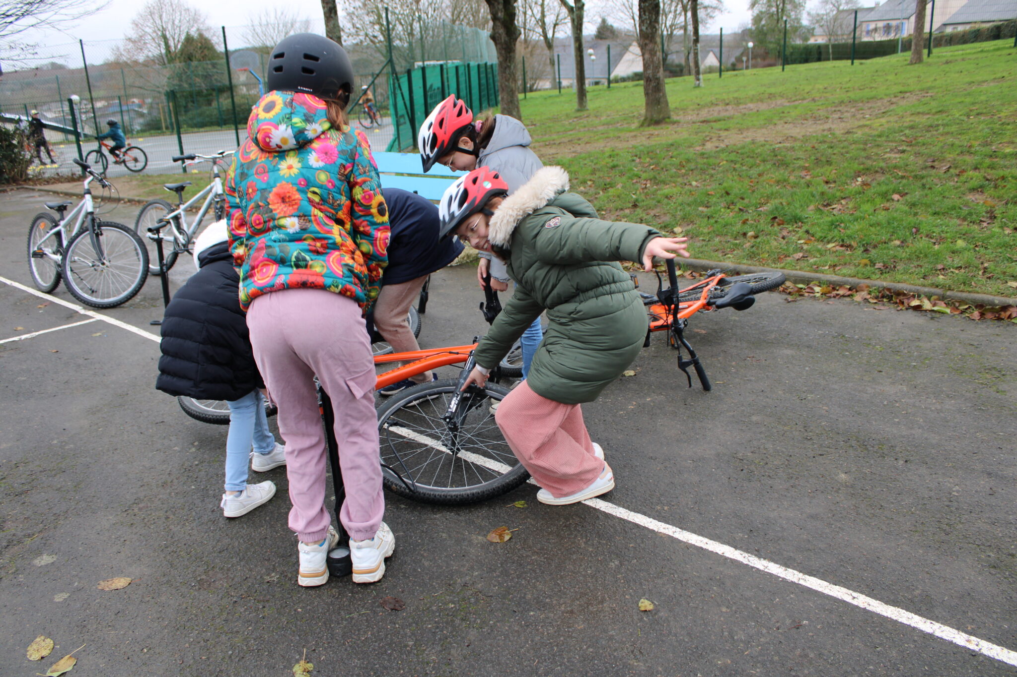 apprendre à faire du vélo panneaux de signalisation écoles, cours pratiques
