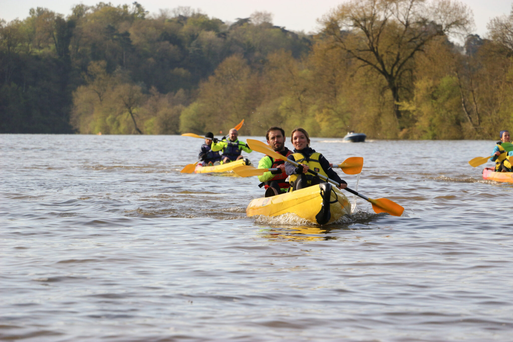 Raid coureur enfant course à pied sportif épreuves sport kayak canoë