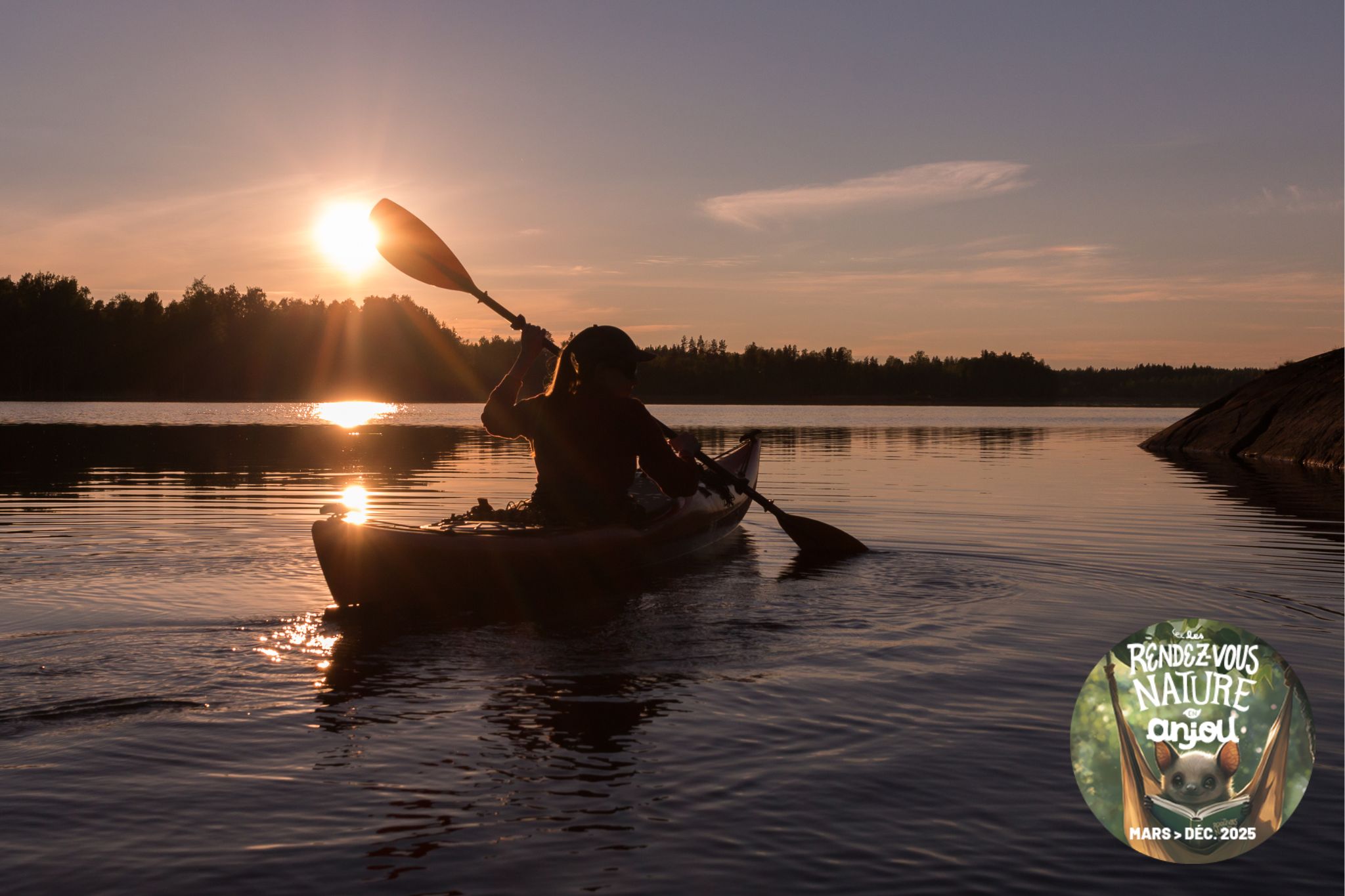 kayak au coucher du soleil, sortie nocturne en nature, balade crépusculaire sur l’eau, kayak en famille, faune nocturne étang